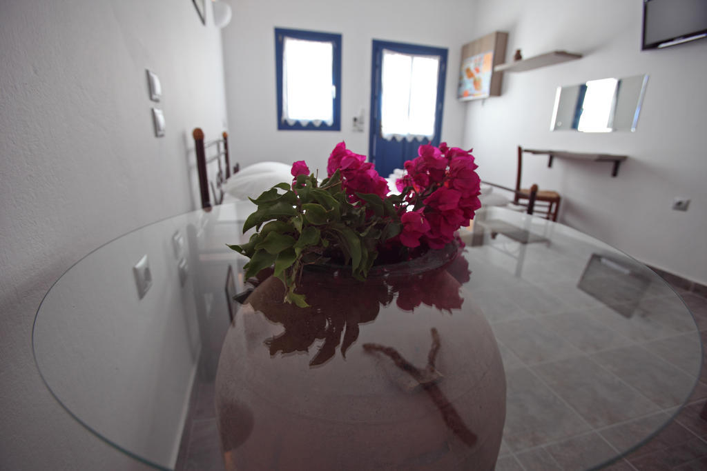 Margarita'S Rooms Folegandros Town Room photo