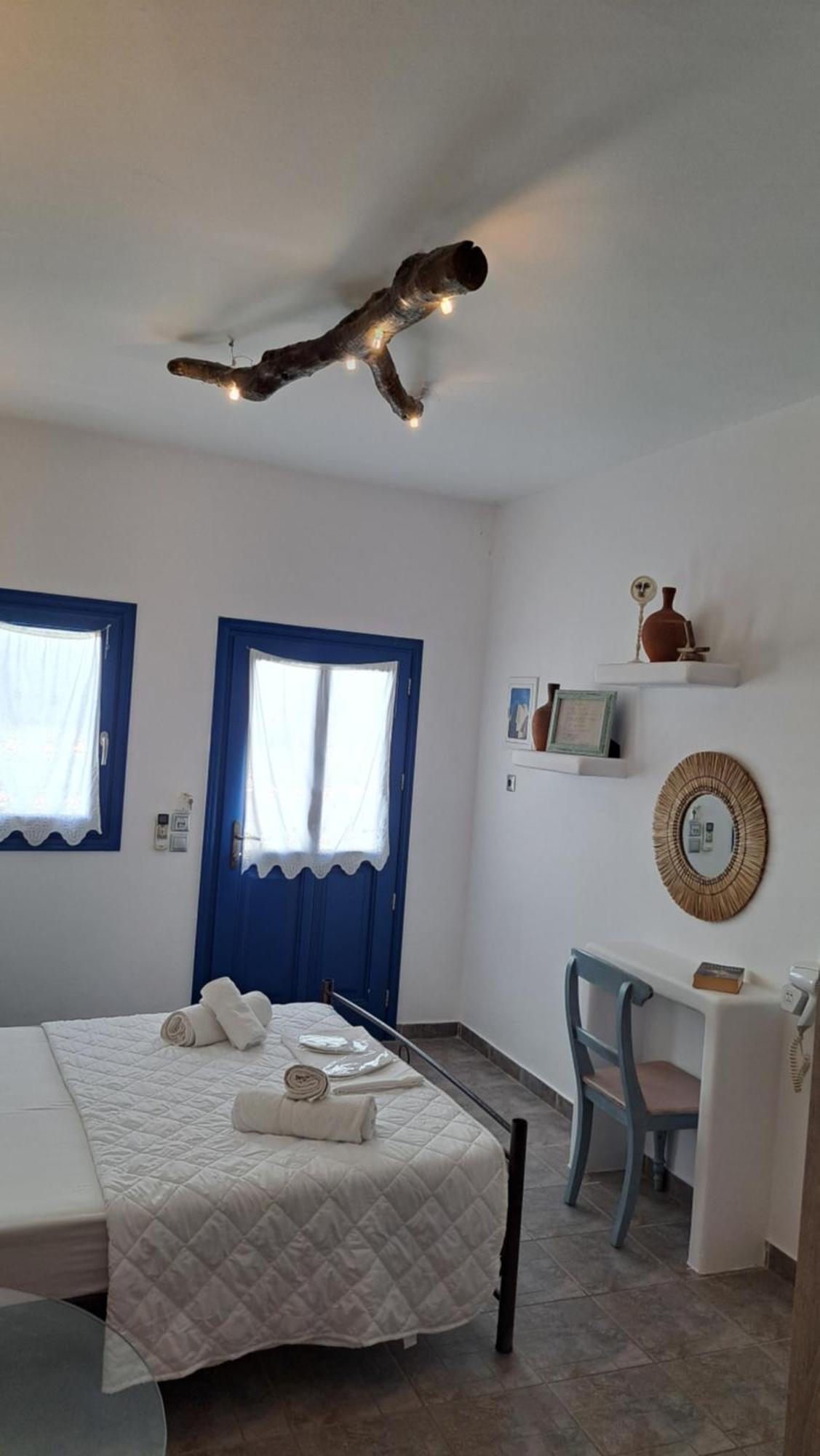 Margarita'S Rooms Folegandros Town Exterior photo
