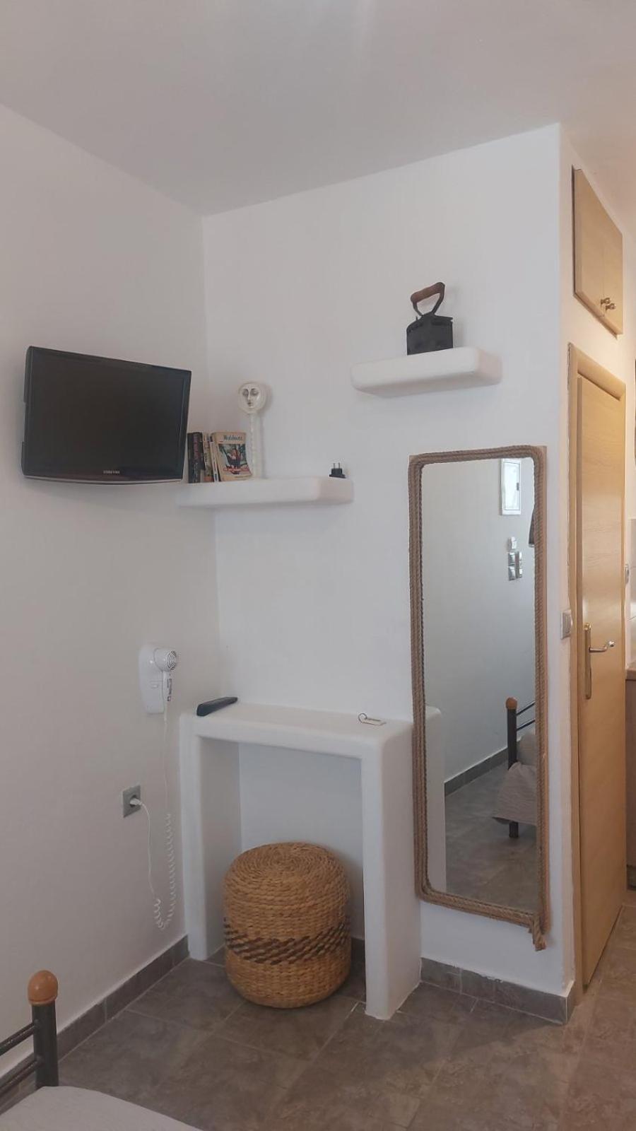 Margarita'S Rooms Folegandros Town Exterior photo