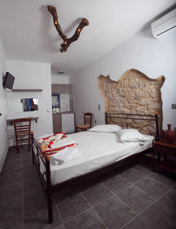 Margarita'S Rooms Folegandros Town Room photo